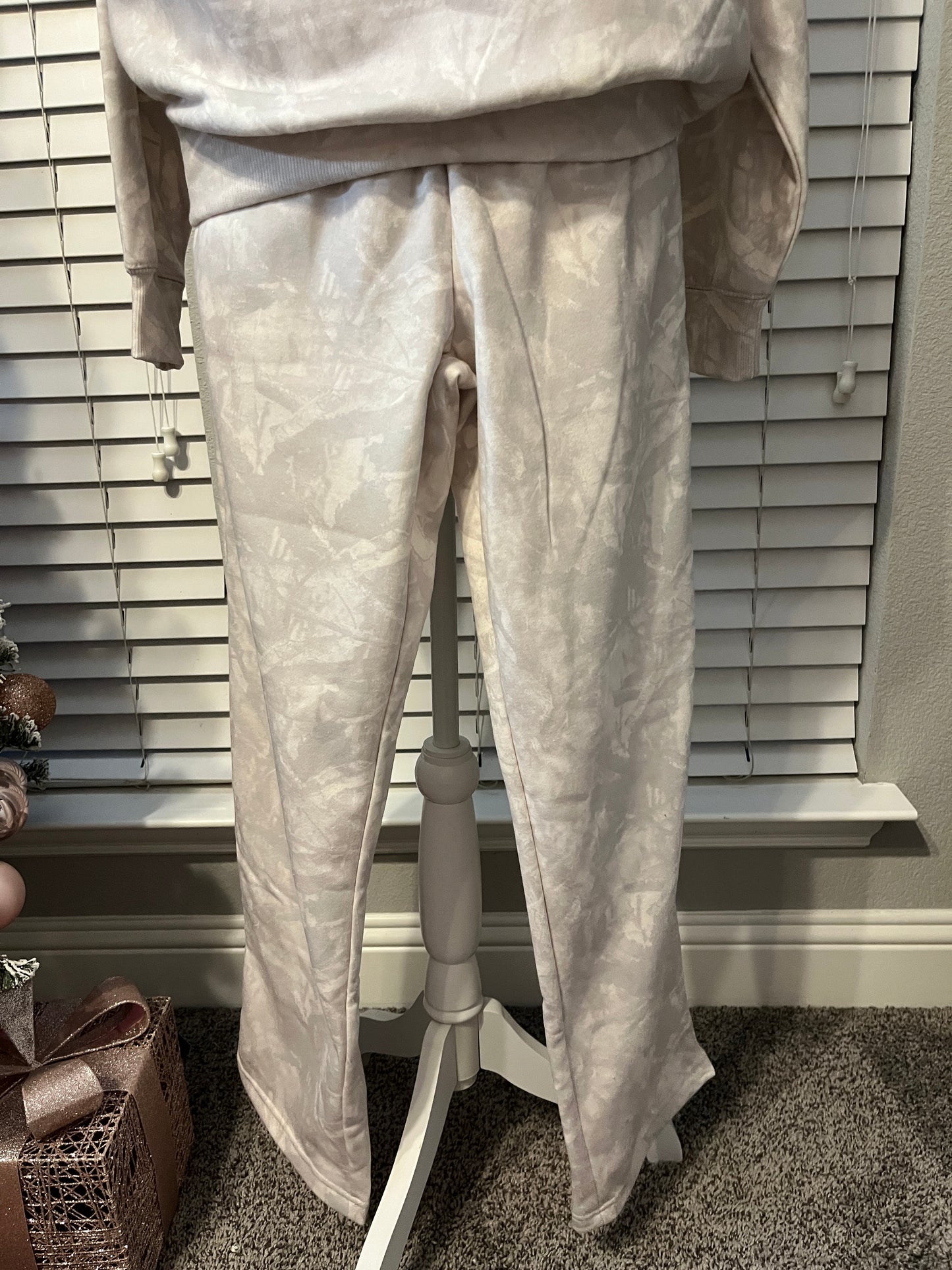 WHITE CAMO FLEECE SWEATPANTS