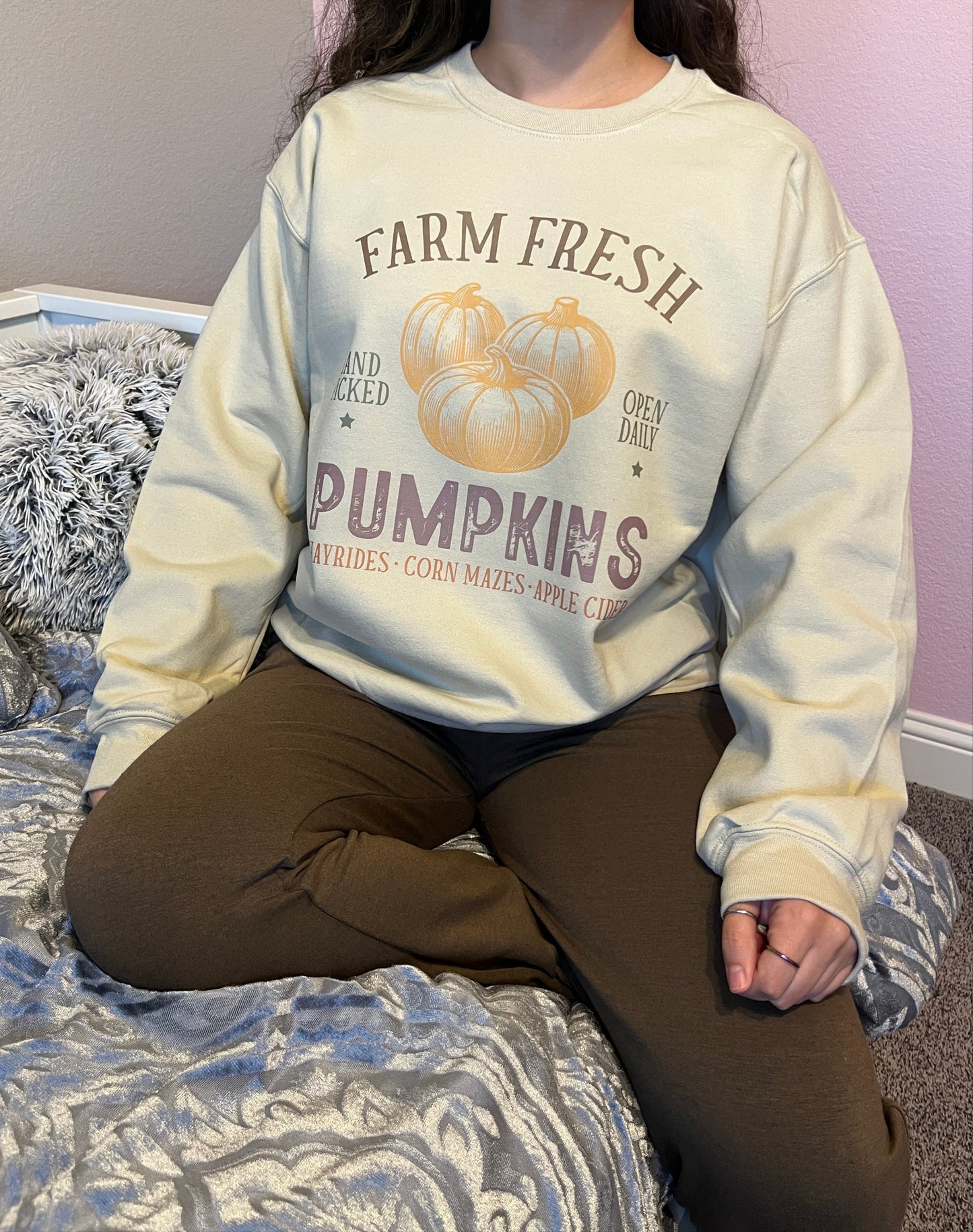 FARM FRESH PUMPKINS CREWNECK